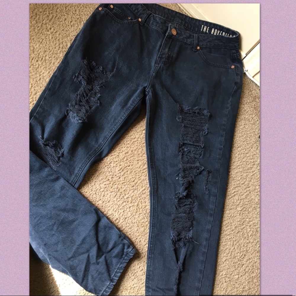 ALL BLACK BOYFRIEND JEANS. DISTRESSING ON FRONT!!
